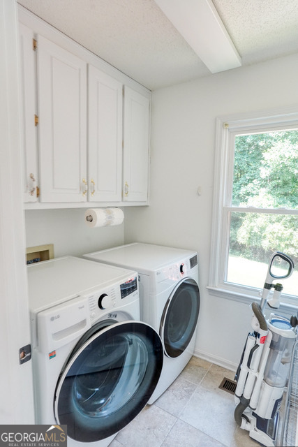 335 Butterfield Lane Fayetteville, GA 30214 - Photo 13 of 27 a utility room with sink washing machine and dryer