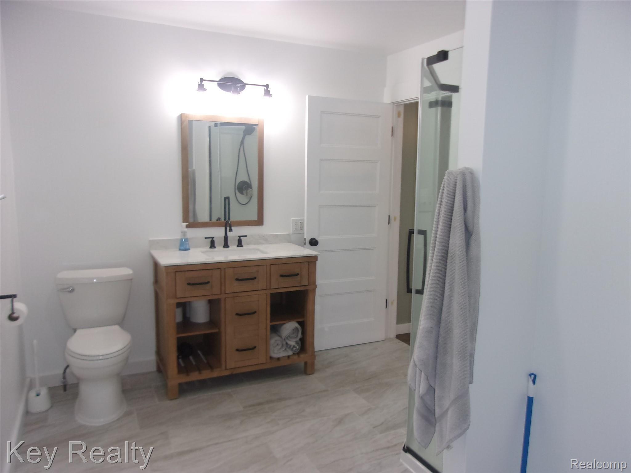 19131 Hannan Road New Boston, MI 48164 - Photo 34 of 57 MASTER BATH
