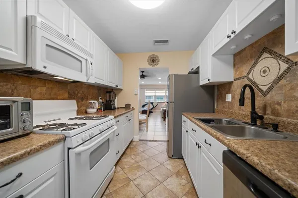$144,000 | 10038 62nd Avenue North, Unit 17, St. Petersburg, FL 33708