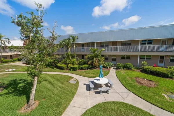 $144,000 | 10038 62nd Avenue North, Unit 17, St. Petersburg, FL 33708