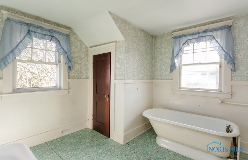 1051 Farnsworth Road Waterville, OH 43566 - Photo 25 of 36 Gallery Image 25