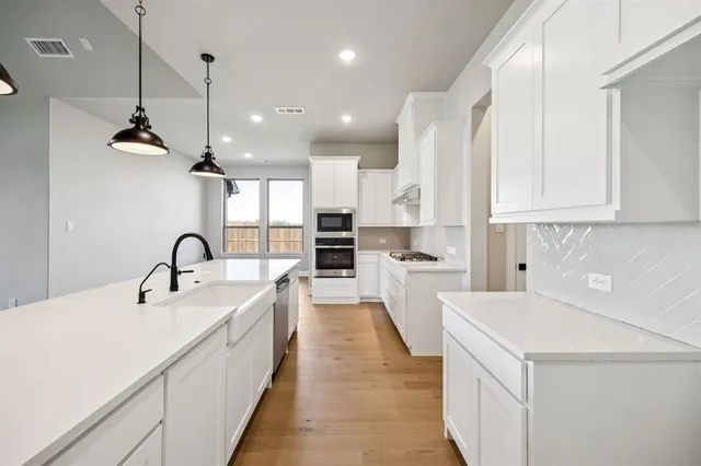 $599,900 | 137 Cross Timbers Street, Azle, TX 76020