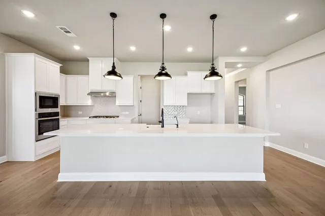 $599,900 | 137 Cross Timbers Street, Azle, TX 76020