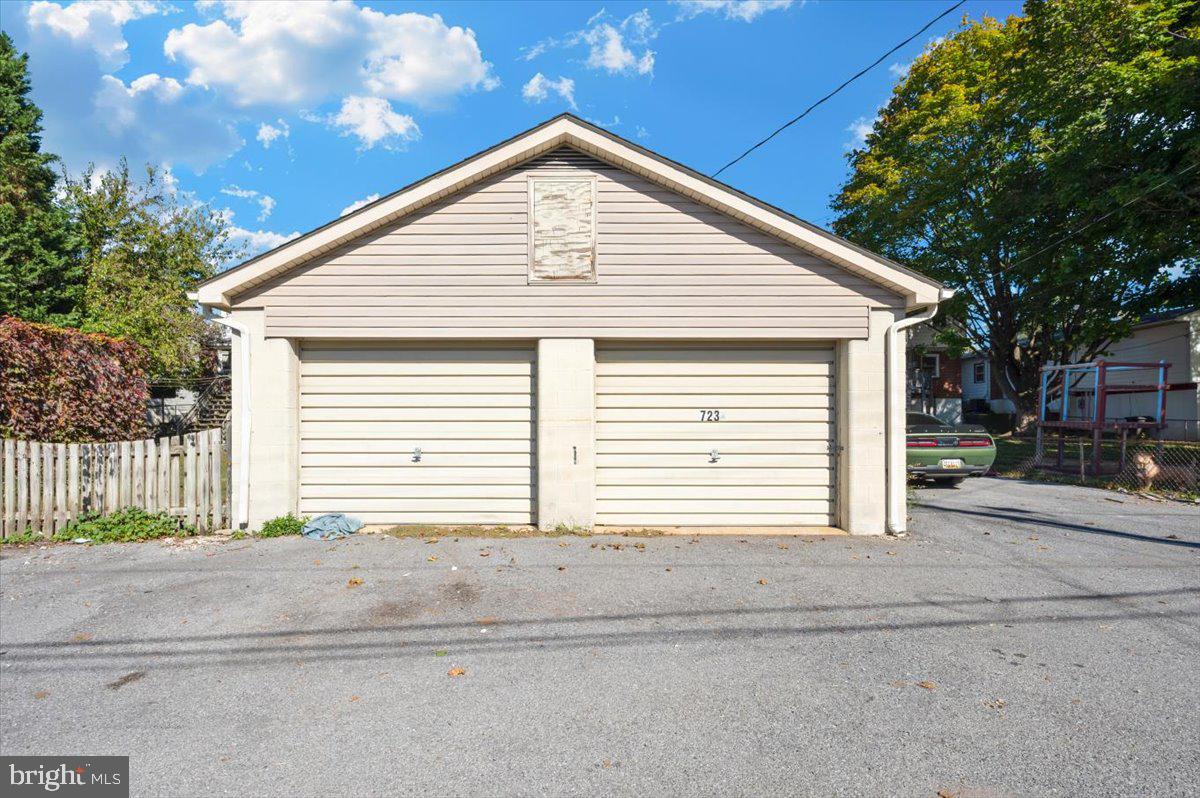 723 Medway Road Hagerstown, MD 21740 - Photo 27 of 61 detached 2 car garage