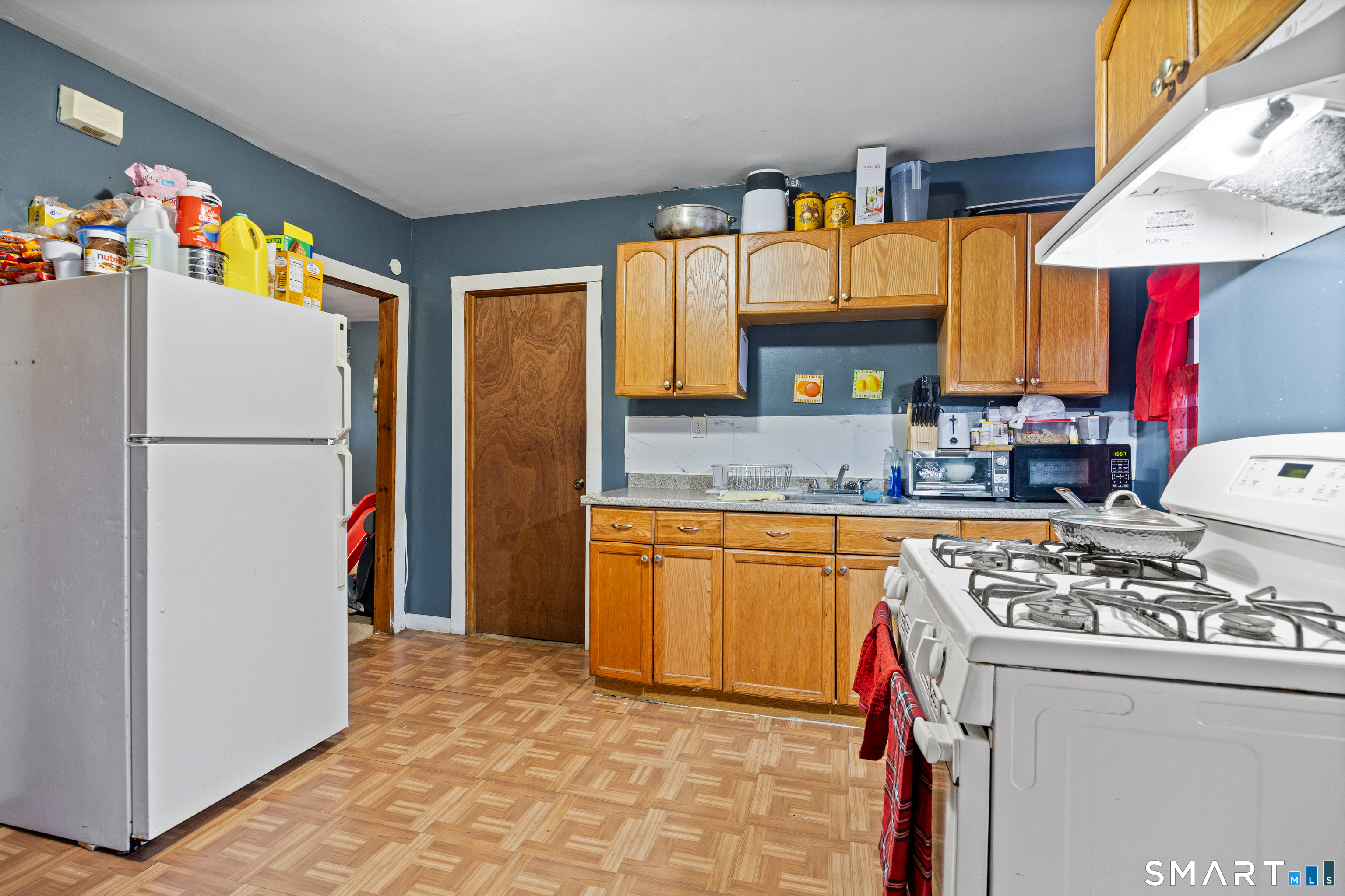 33 Martin Street Hartford, CT 06120 - Photo 8 of 35