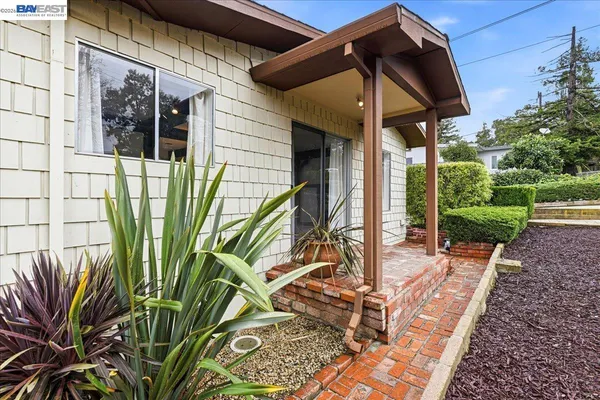 a view of a backyard with garden