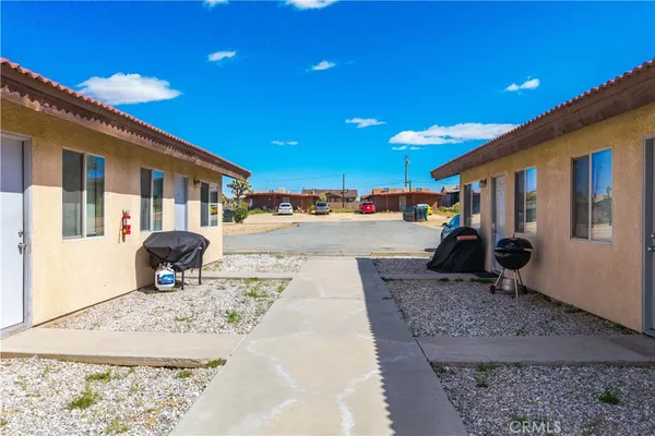 a view of a house with backyard and sitting area