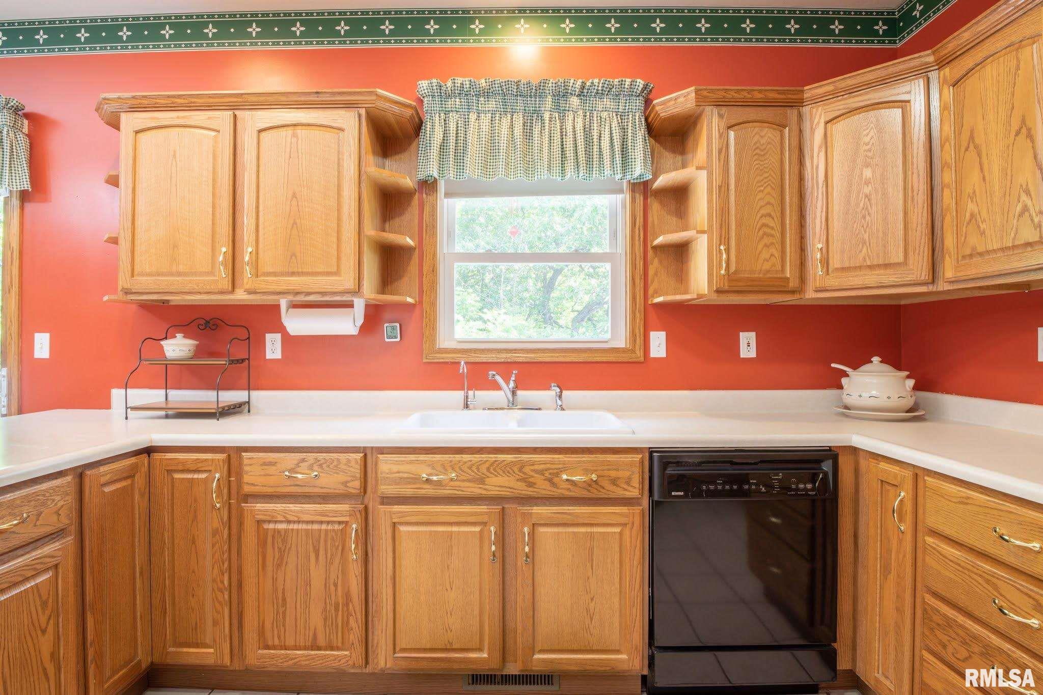 22155 Spring Creek Road Washington, IL 61571 - Photo 19 of 45 Gallery Image 19