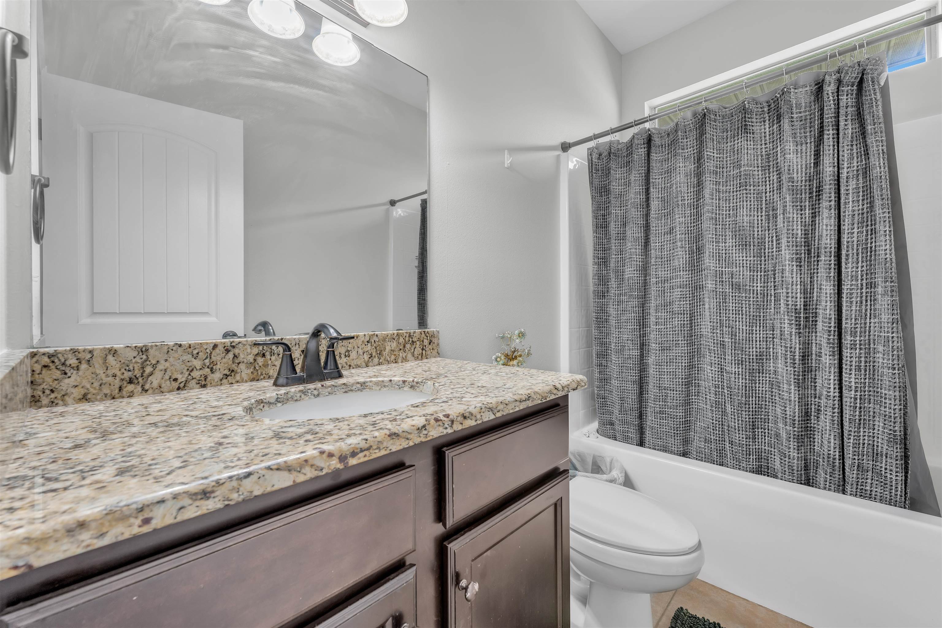 22565 Nana Loop East Silverhill, AL 36576 - Photo 22 of 26 Bathroom