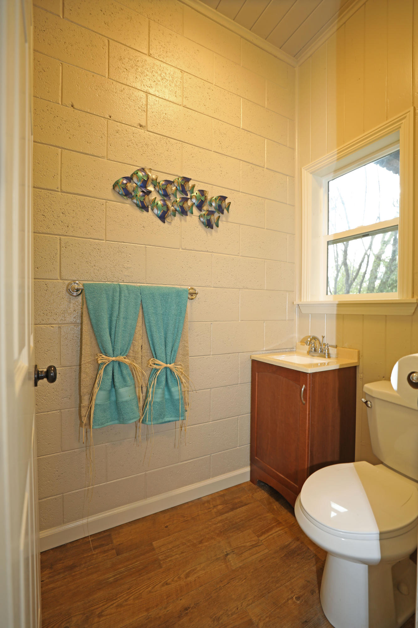 17944 Oasis Road Redding, CA 96003 - Photo 12 of 22 2nd Bathroom