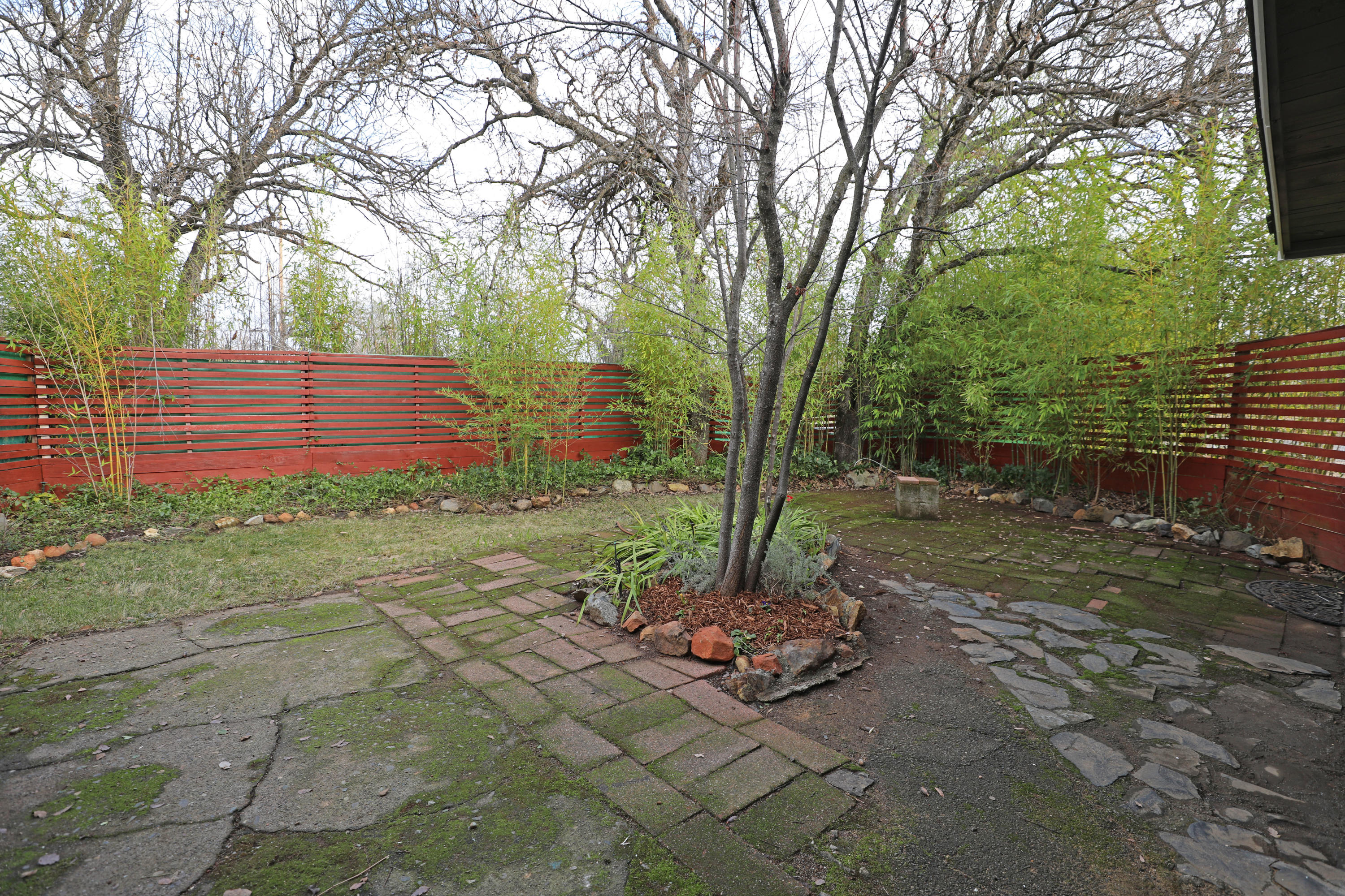 17944 Oasis Road Redding, CA 96003 - Photo 16 of 22 Side Yard