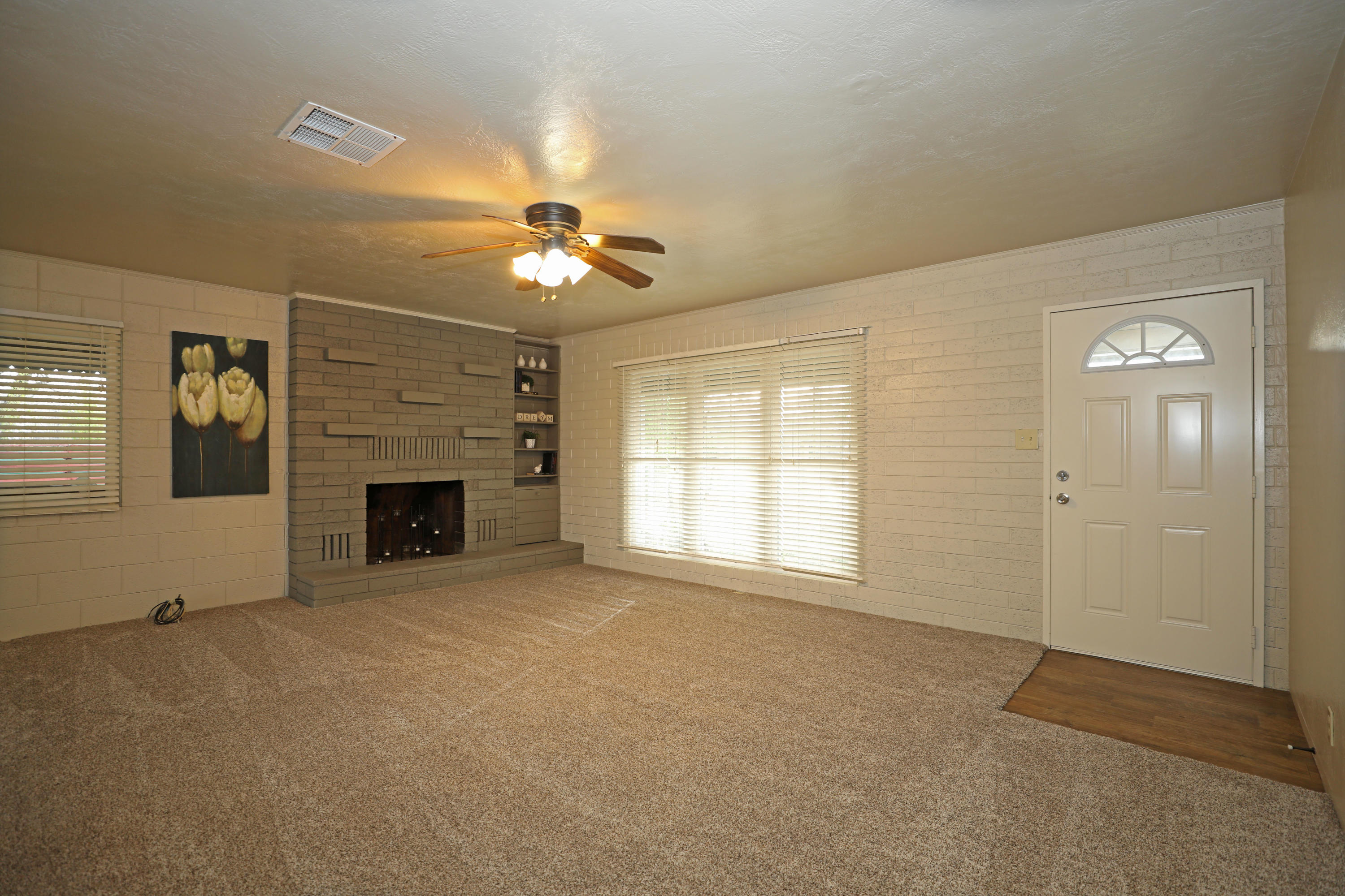 17944 Oasis Road Redding, CA 96003 - Photo 3 of 22 Living Room
