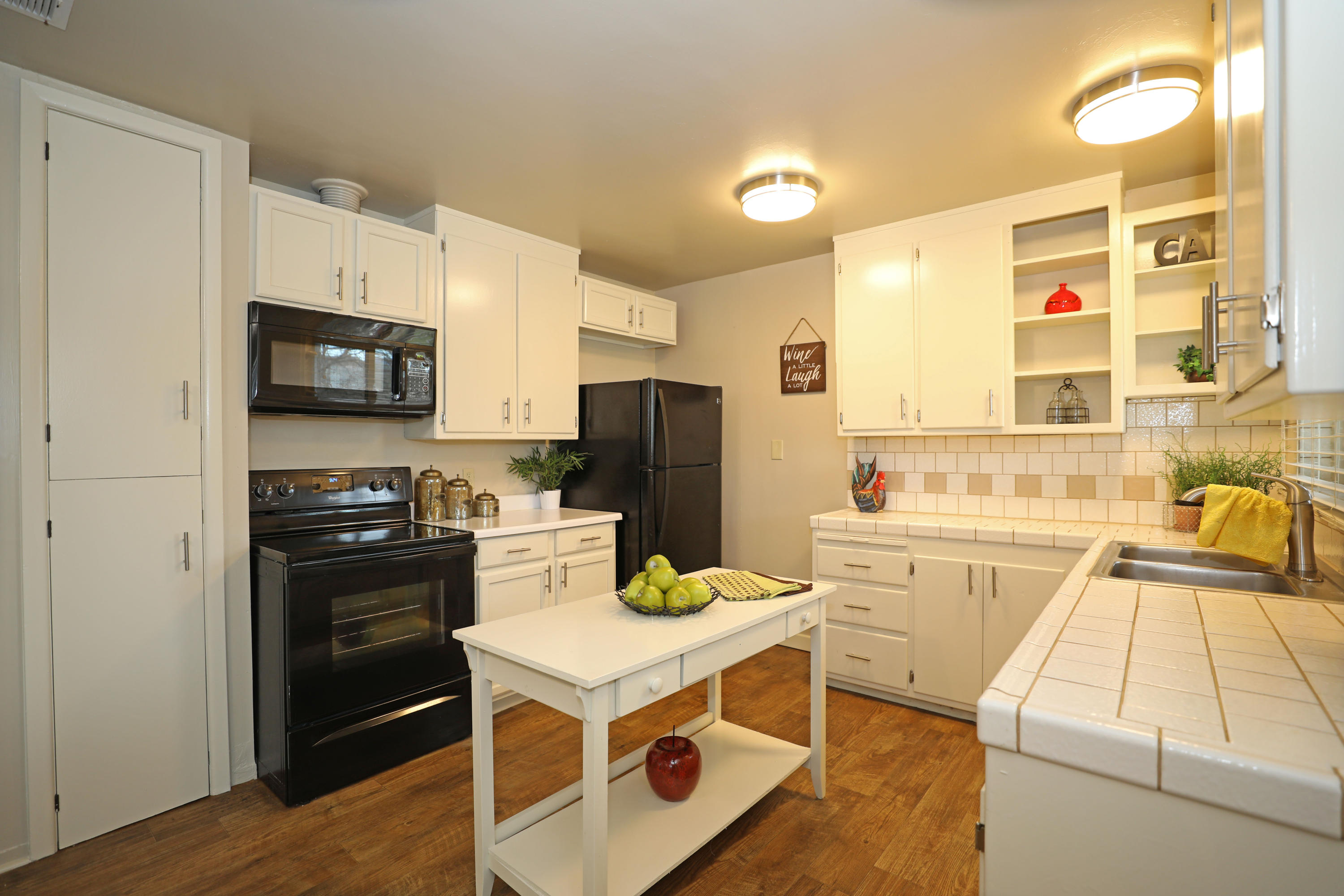 17944 Oasis Road Redding, CA 96003 - Photo 7 of 22 Kitchen