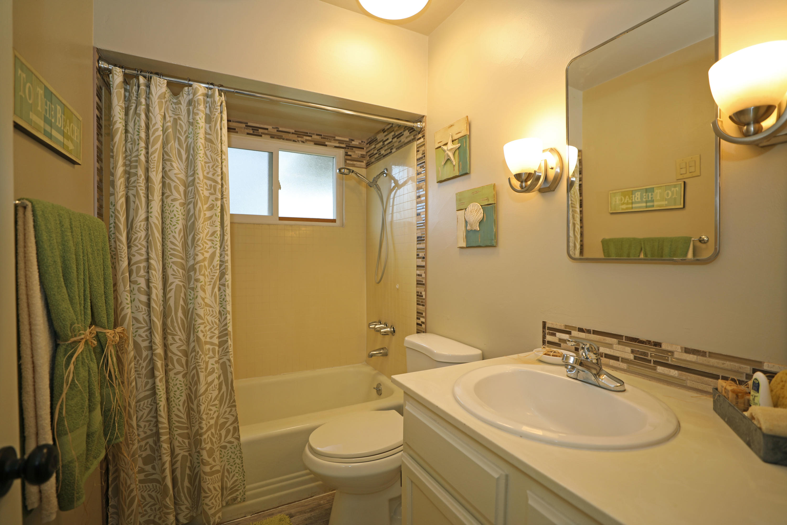 17944 Oasis Road Redding, CA 96003 - Photo 10 of 22 Bathroom