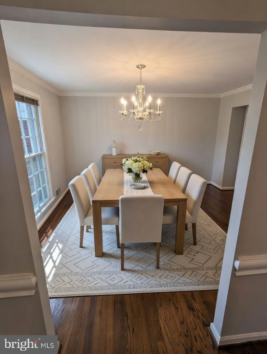 1006 Kimberwicke Road McLean, VA 22102 - Photo 8 of 38 Luminous Dining Space - Sophisticated Entertaining