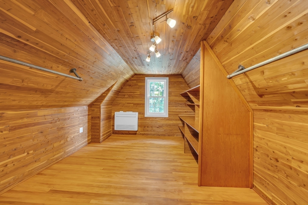 493 Salisbury Street Worcester, MA 01609 - Photo 32 of 42 a view of an entryway