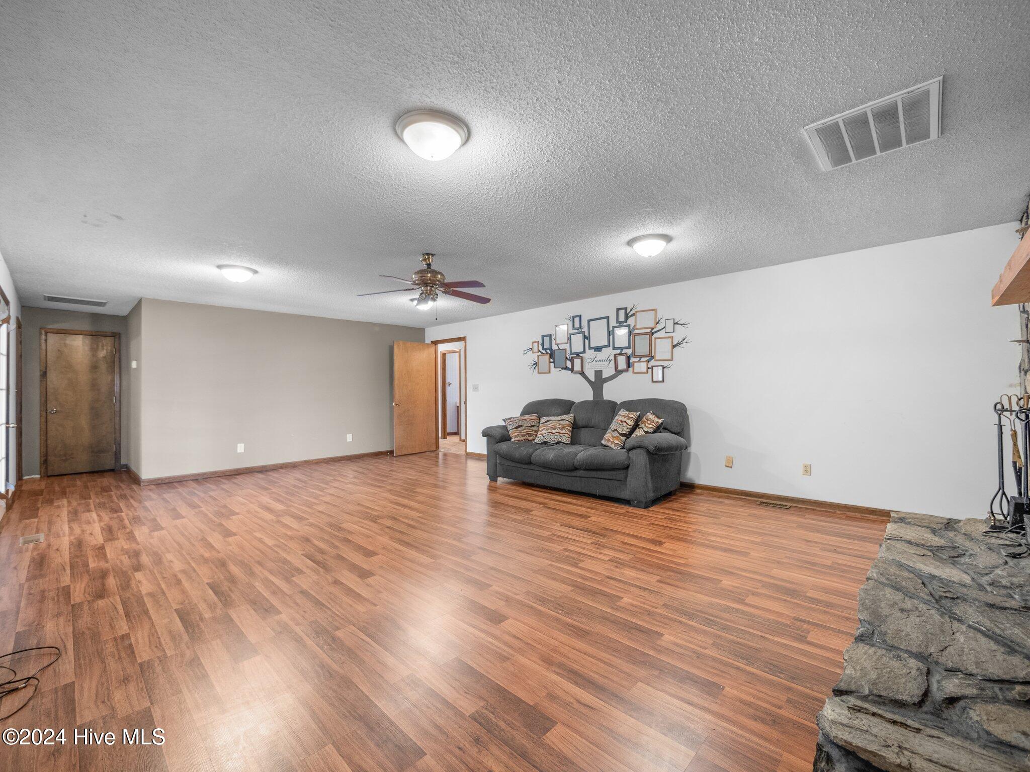 148 Scott-Jenkins Road Jacksonville, NC 28540 - Photo 23 of 58 Family Room