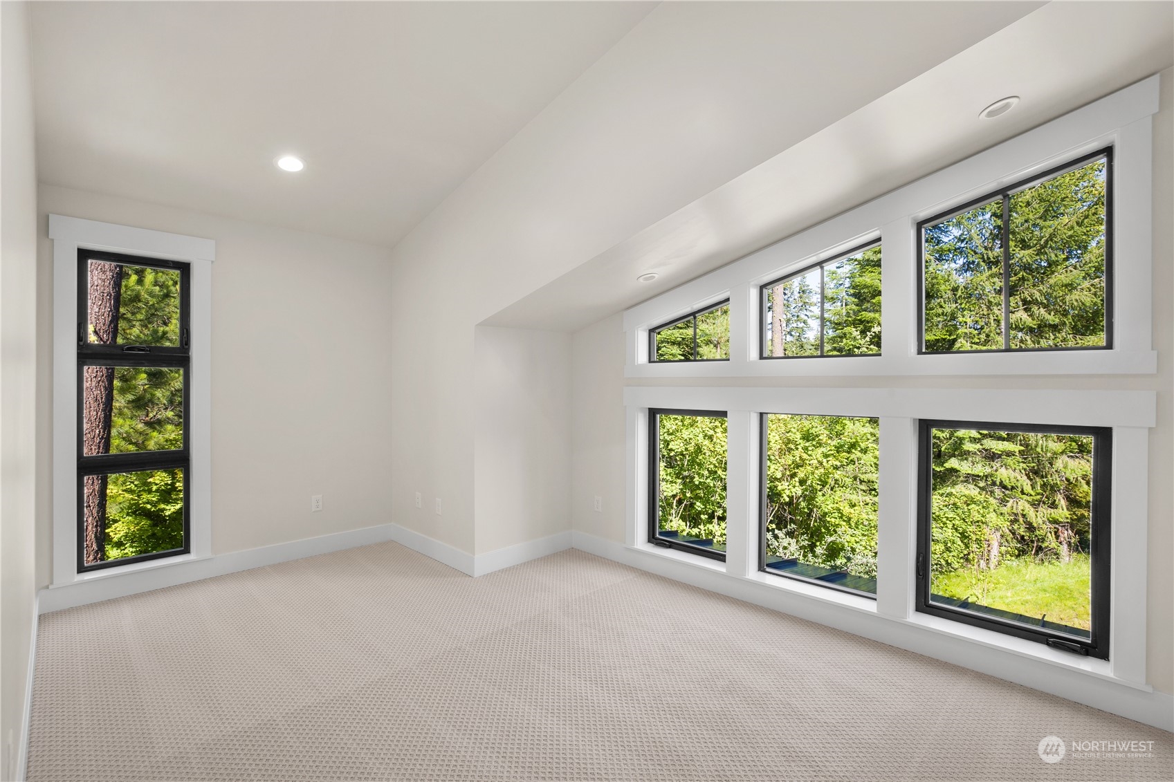 21 Kokanee Loop Cle Elum, WA 98922 - Photo 21 of 35 an empty room with windows