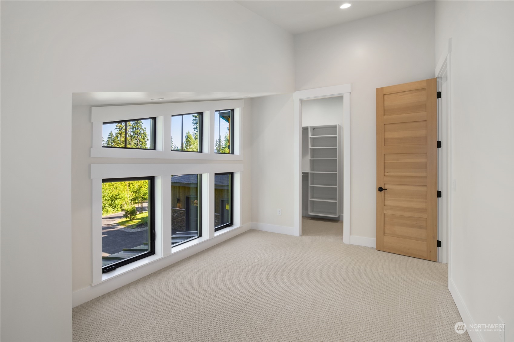 21 Kokanee Loop Cle Elum, WA 98922 - Photo 22 of 35 an entryway with a workspace