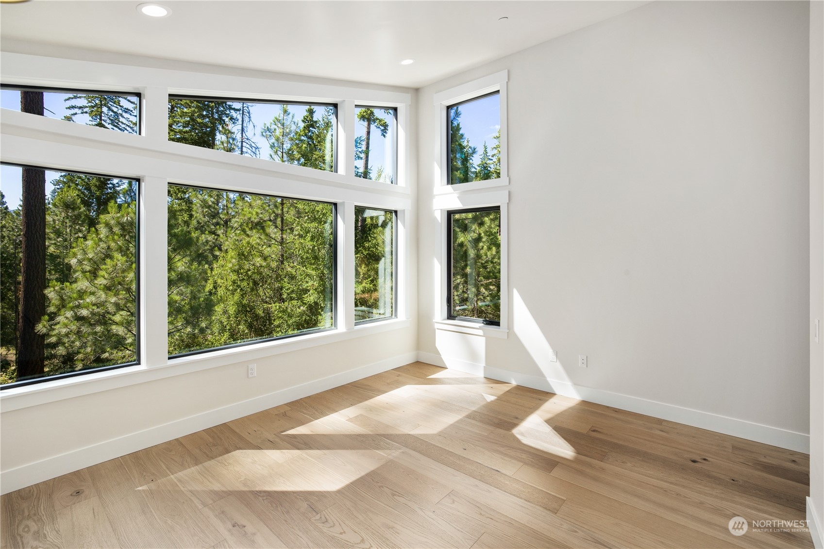 21 Kokanee Loop Cle Elum, WA 98922 - Photo 25 of 35 a view of an empty room with wooden floor and a window