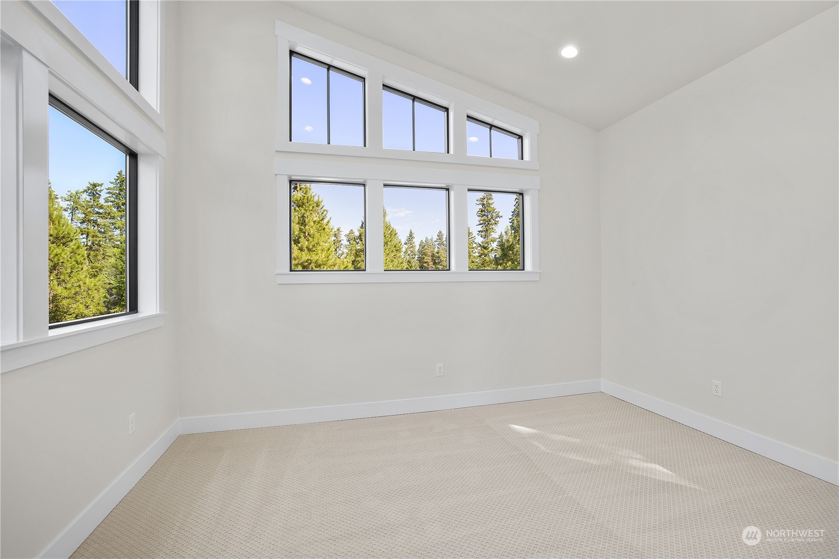 21 Kokanee Loop Cle Elum, WA 98922 - Photo 31 of 35 an empty room with windows