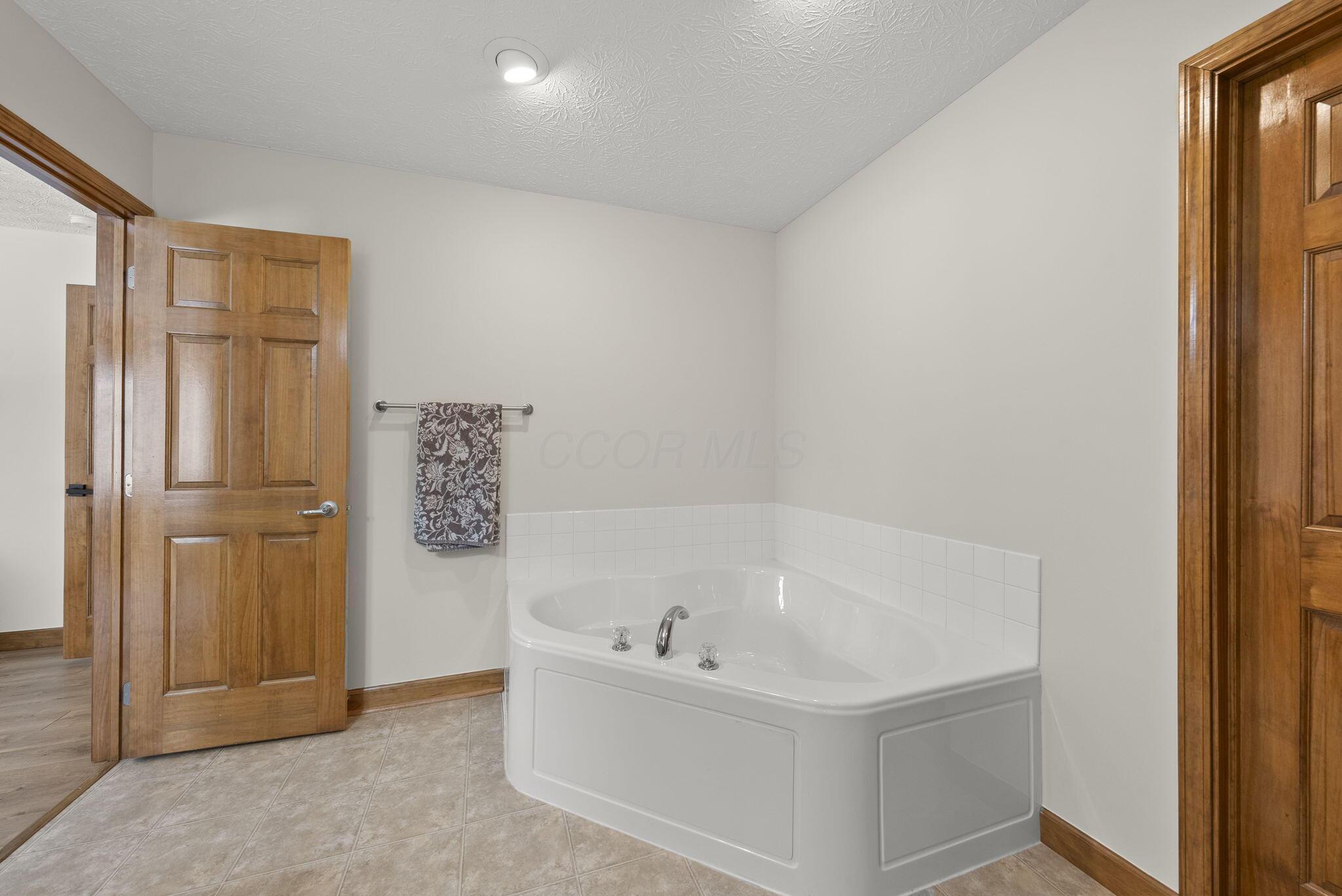6206 Feder Road Columbus, OH 43228 - Photo 35 of 49 36-web-or-mls-DSC05651