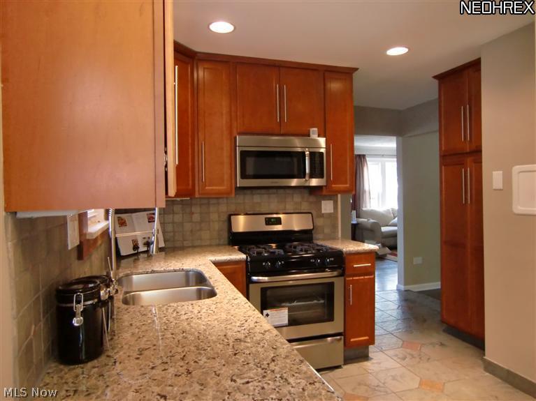 3877 Montevista Road Cleveland Heights, OH 44121 - Photo 7 of 25