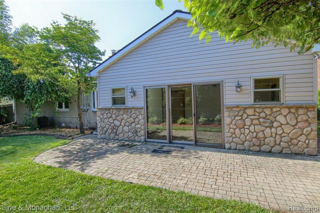 1536 Cook Road Grosse Pointe Woods, MI 48236 - Photo 35 of 39