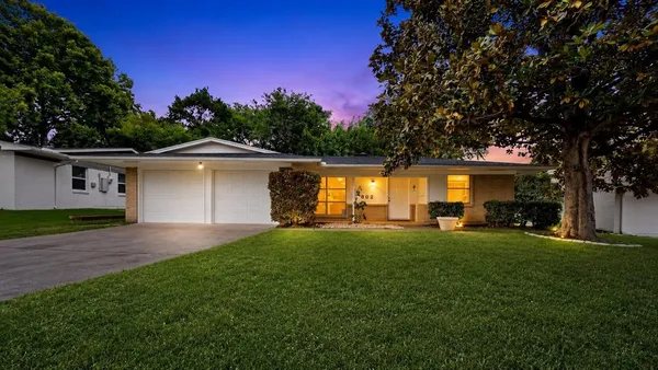 $2,395 | 802 Wisteria Way, Richardson, TX 75080