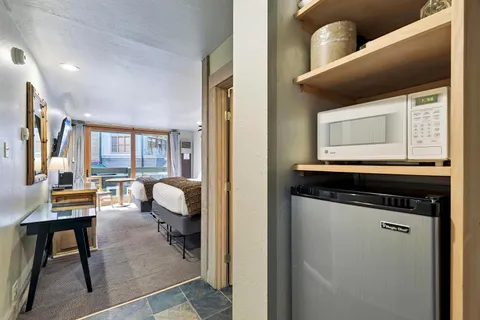 $325,000 | 2000 North Village Drive, Unit 223, Truckee, CA 96161