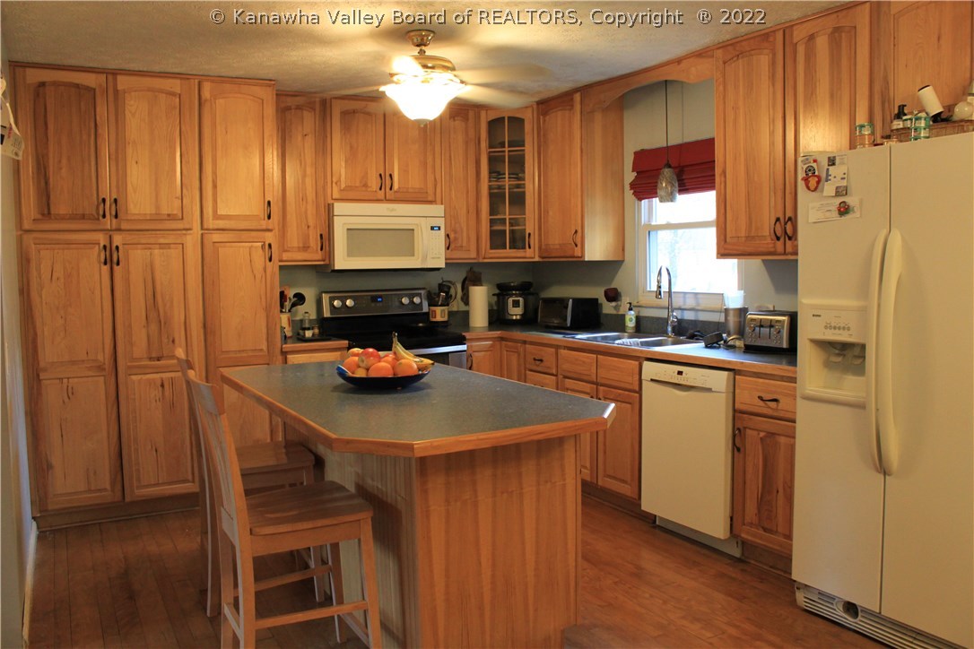 111 Carriage Way Road Nitro, WV 25143 - Photo 4 of 14 Gallery Image 4