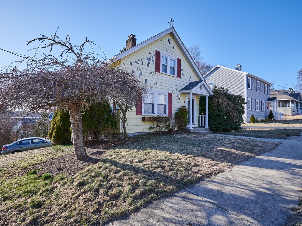 38 Endicott Road Stoneham, MA 02180 - Photo 1 of 27 Gallery Image 1