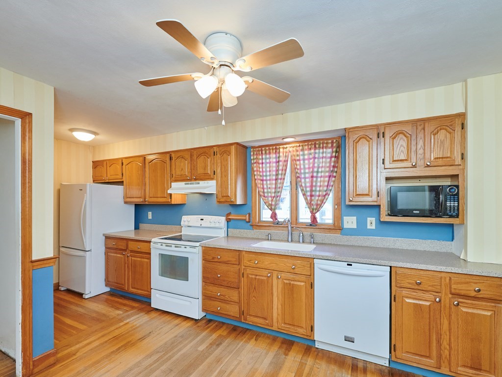 38 Endicott Road Stoneham, MA 02180 - Photo 11 of 27 Gallery Image 11