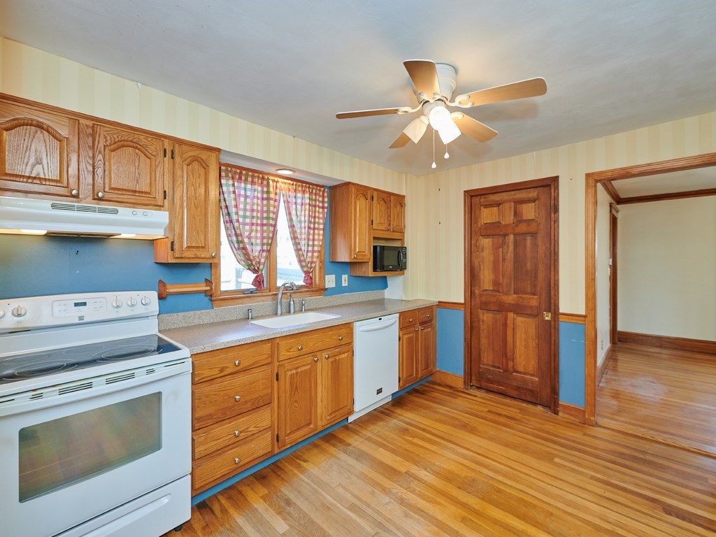 38 Endicott Road Stoneham, MA 02180 - Photo 10 of 27 Gallery Image 10