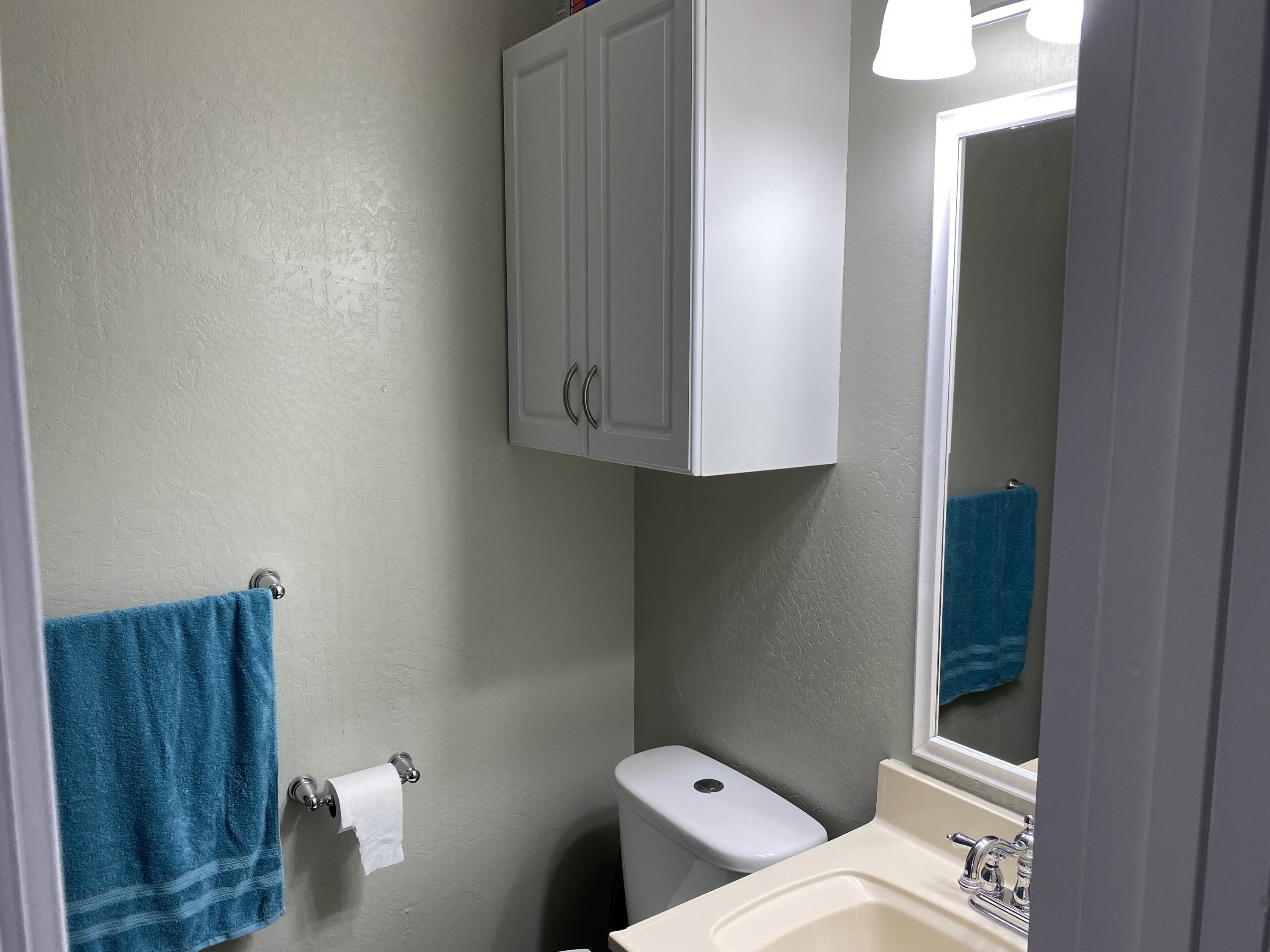 939 South Valley Road, Unit 10 Ashland, OR 97520 - Photo 10 of 23 Master bathroom with walk-in shower.