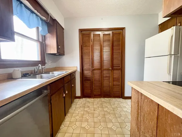 $239,900 | 1117 Granite Drive, Bedford, VA 24523
