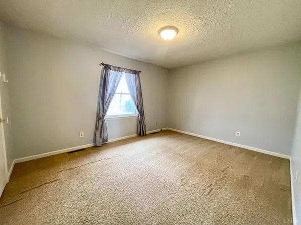 $239,900 | 1117 Granite Drive, Bedford, VA 24523