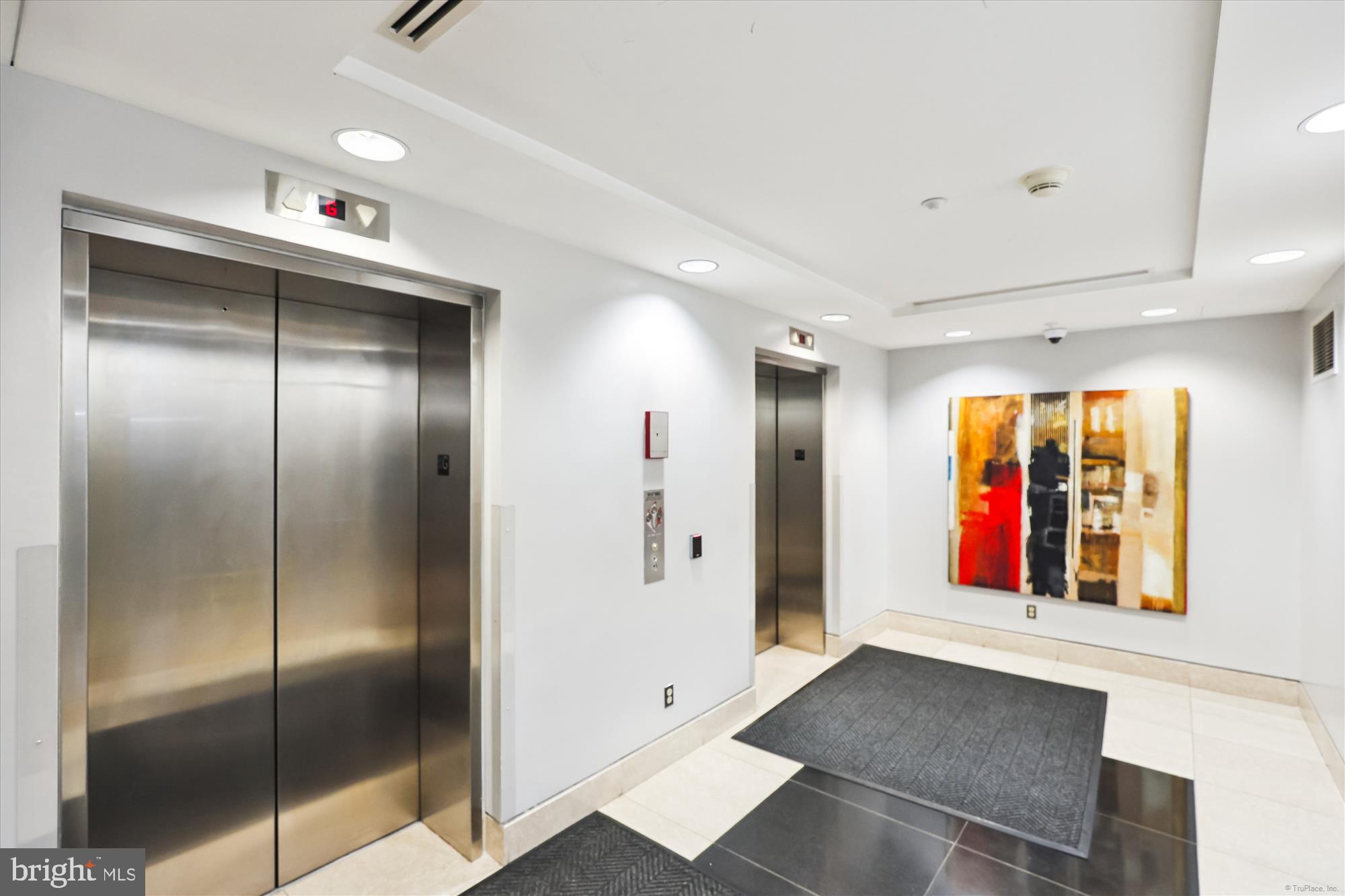 1150 K Street Northwest, Unit 706 Washington, DC 20005 - Photo 27 of 34 a very nice looking refrigerator