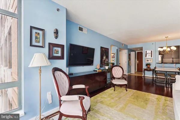 a view of a livingroom with furniture