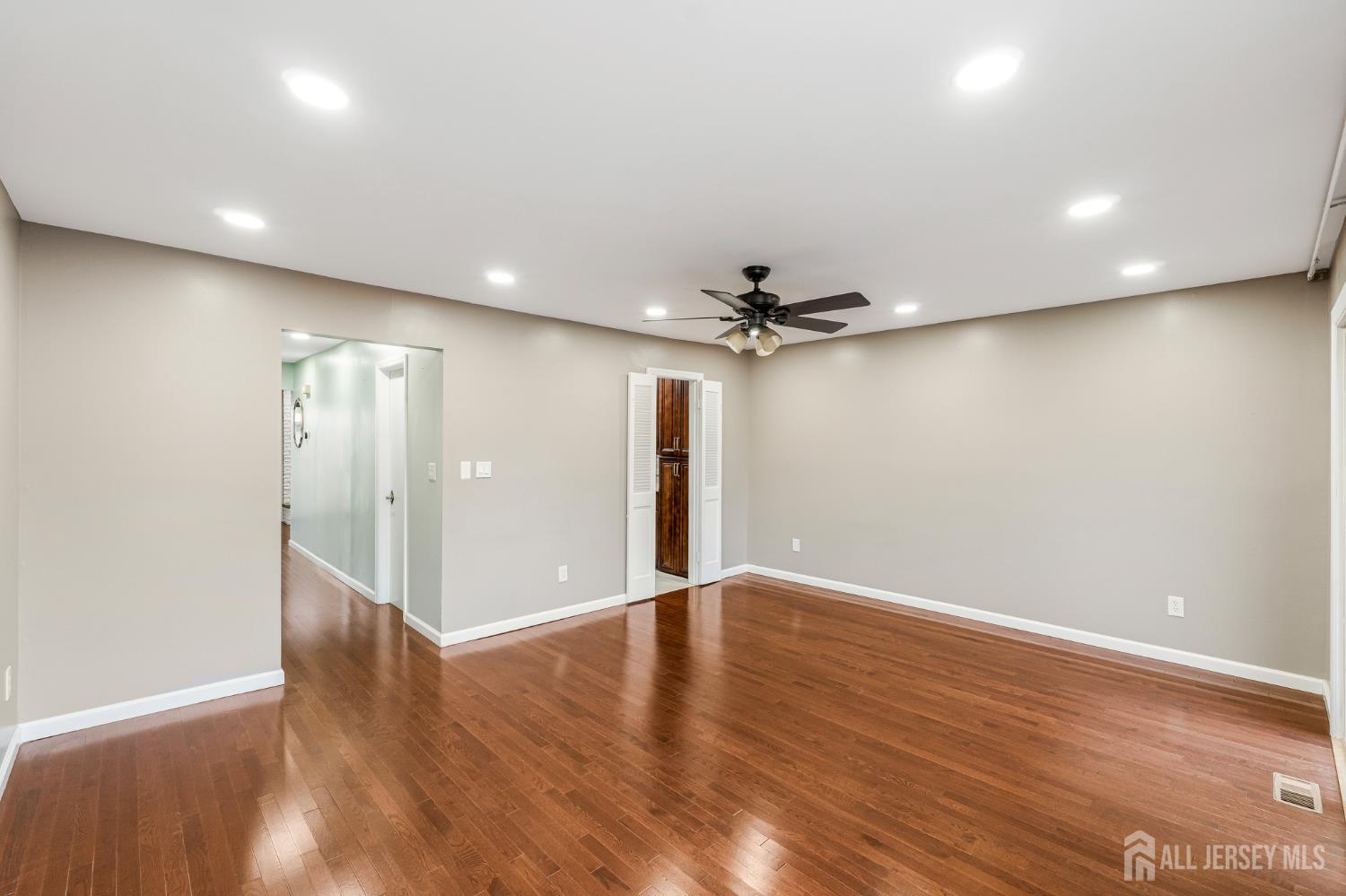 32 Chelsea Way Bridgewater, NJ 08807 - Photo 5 of 47 Gallery Image 5