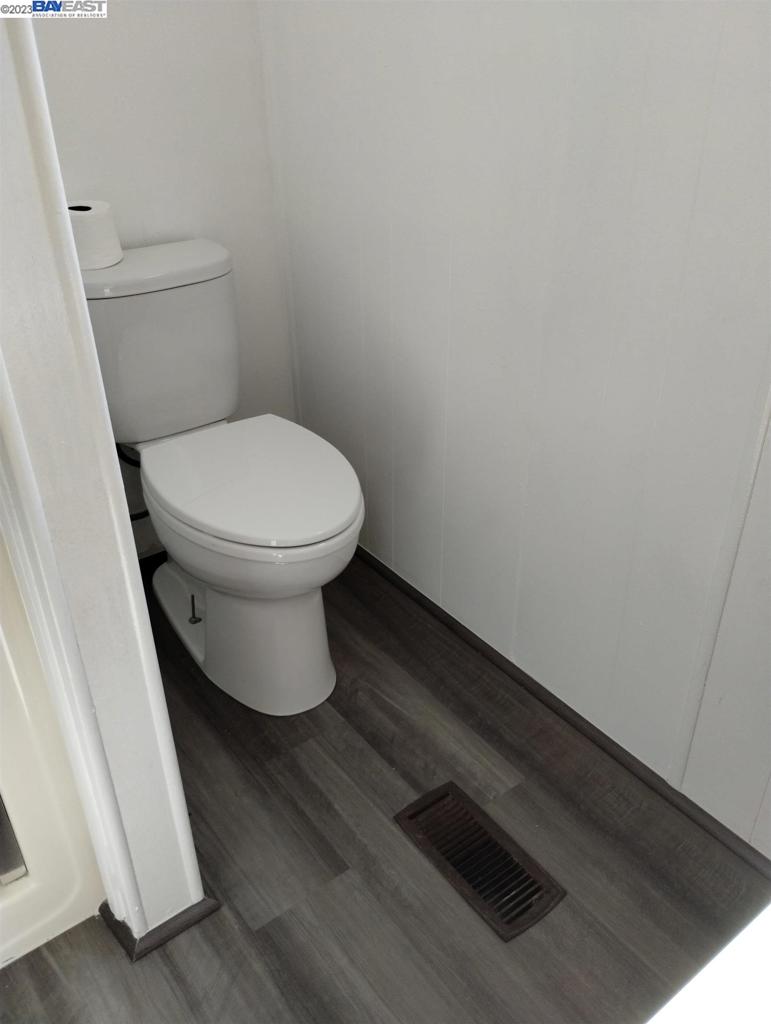 2073 Dalis Drive Concord, CA 94520 - Photo 4 of 15 a bathroom with a toilet