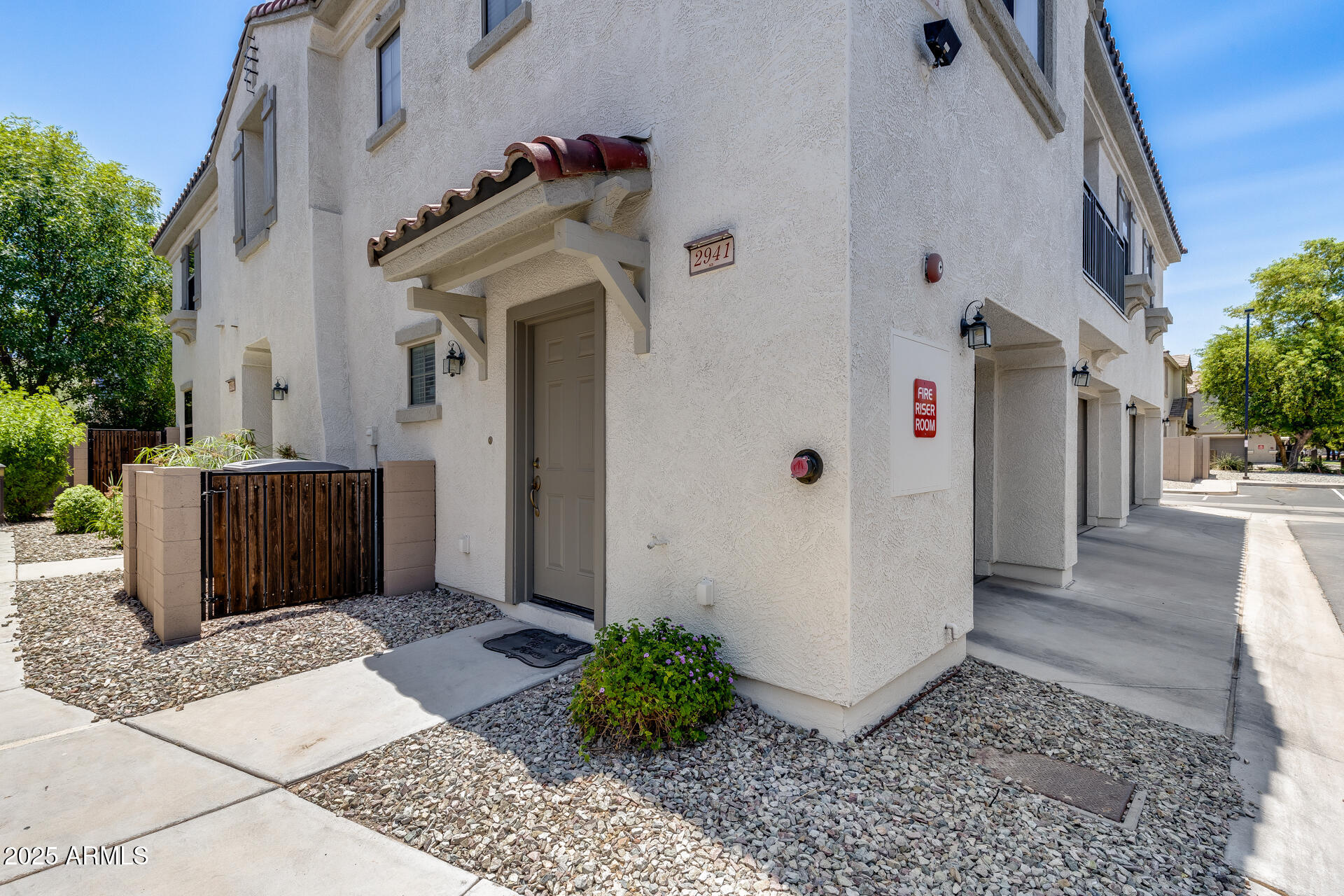 2941 East Darrow Street Phoenix, AZ 85042 - Photo 8 of 48 a view of a back yard of the house