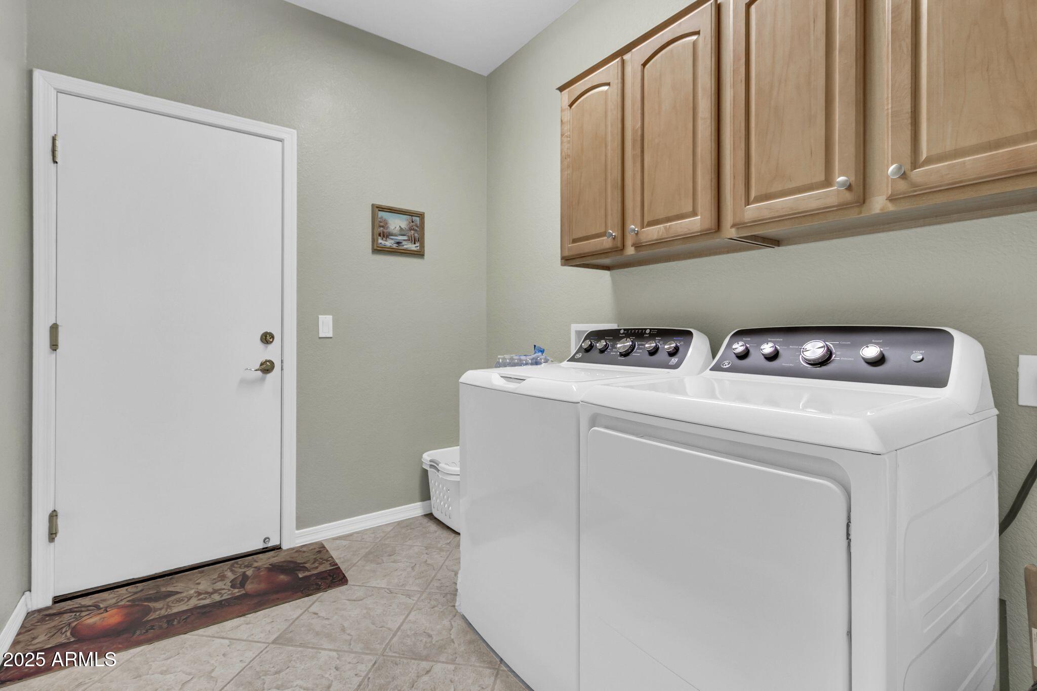 6959 South Rincon Drive Chandler, AZ 85249 - Photo 36 of 38 a utility room with dryer and washer