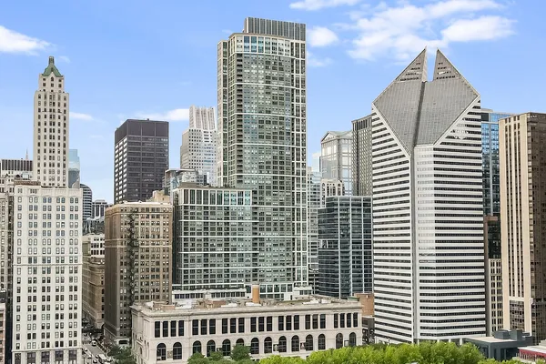$875,000 | 130 North Garland Court, Unit 1803, Chicago, IL 60602