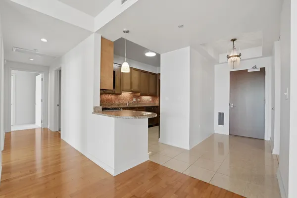 $875,000 | 130 North Garland Court, Unit 1803, Chicago, IL 60602