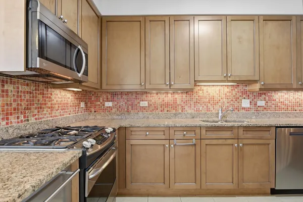 $875,000 | 130 North Garland Court, Unit 1803, Chicago, IL 60602