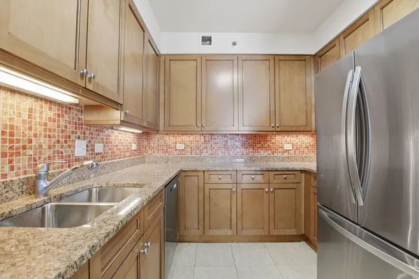 $875,000 | 130 North Garland Court, Unit 1803, Chicago, IL 60602