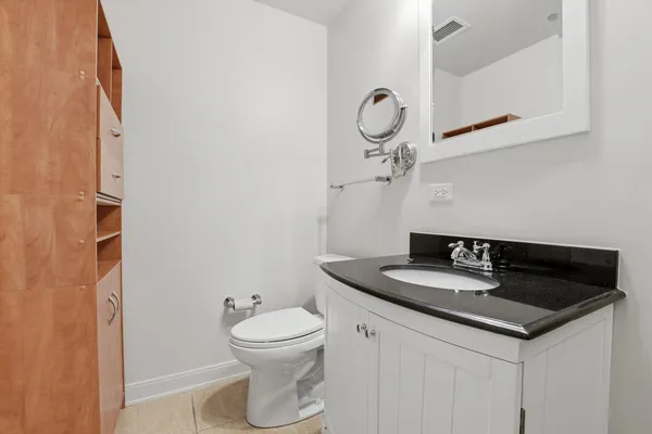 $875,000 | 130 North Garland Court, Unit 1803, Chicago, IL 60602