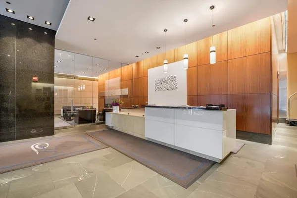 $875,000 | 130 North Garland Court, Unit 1803, Chicago, IL 60602