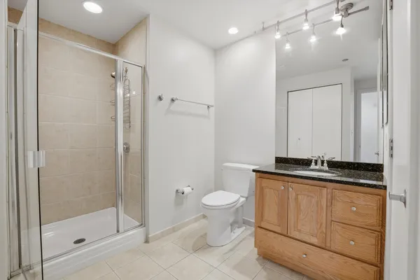 $875,000 | 130 North Garland Court, Unit 1803, Chicago, IL 60602